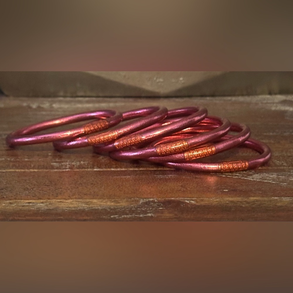 Budha Girl set of 6 all weather bangles in pink. Size medium. EUC.